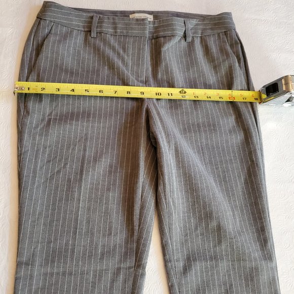Adrienne Vittadini Women's Gray Pinstriped Dress Pants, Size 6 - Picture 8 of 9